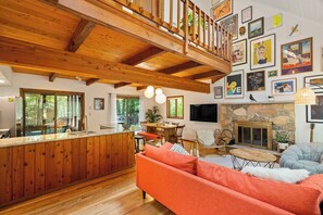 Televisión, futbolito, libros