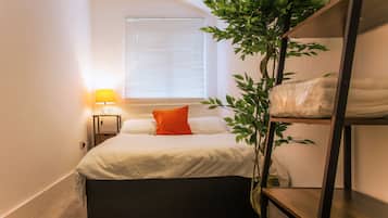 3 bedrooms, iron/ironing board, free WiFi, bed sheets
