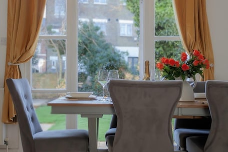 House | Dining. 3 bed House Camberwell With Private Garden
