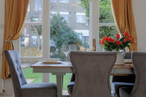 3 bed House Camberwell With Private Garden