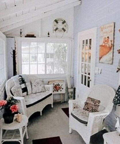 Relax at Cherry Street Cottage Near the Beach