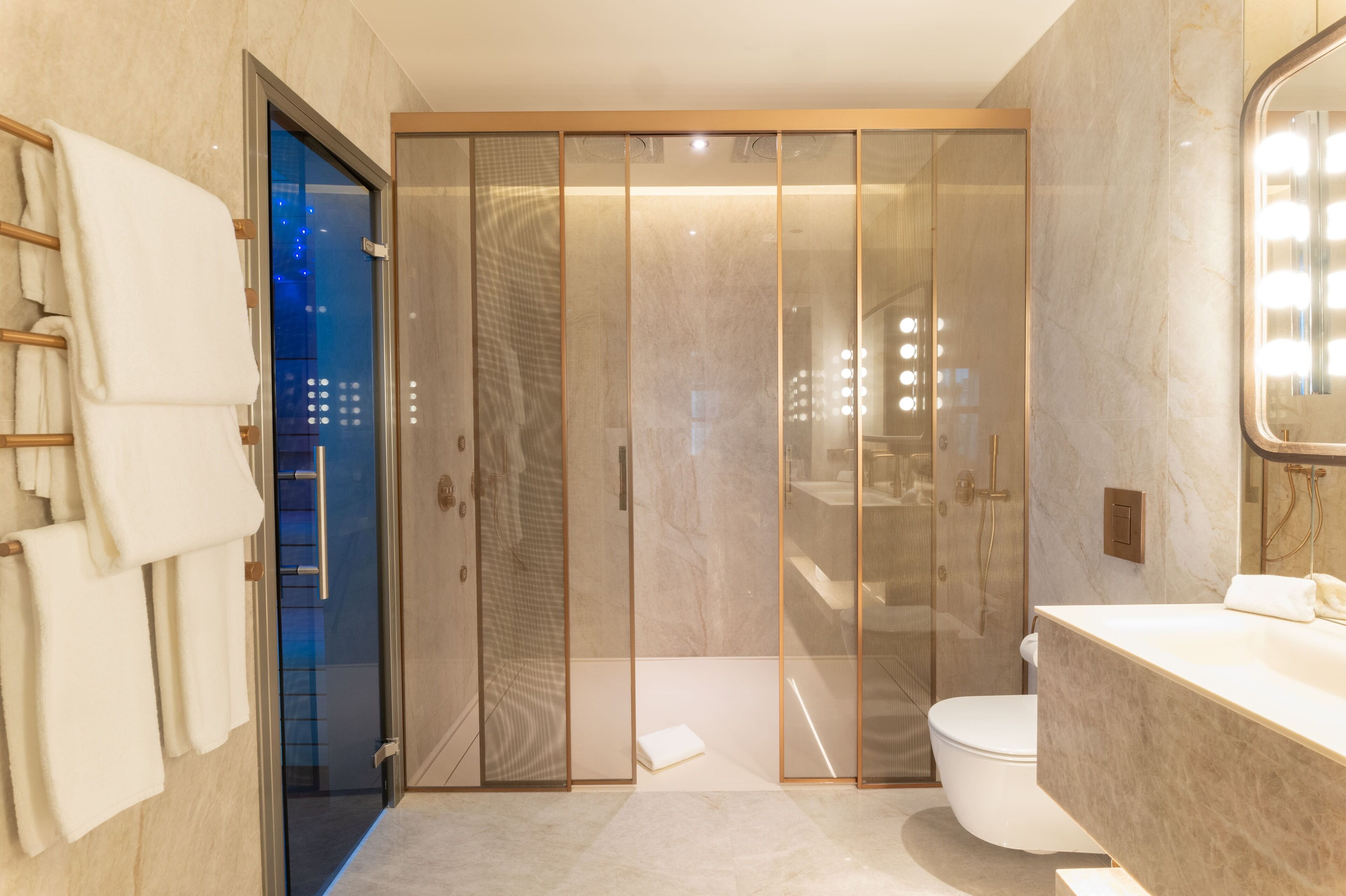 Premium appartement (Sangre) | Badkamer | Gratis toiletartikelen, een haardroger, badjassen, pantoffels