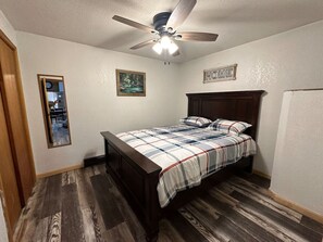 3 bedrooms, iron/ironing board, free WiFi, bed sheets