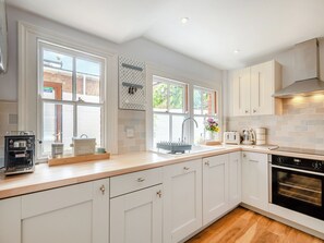 Dishwasher, highchair - 4 bedroom accommodation in Cromer (Cromer)