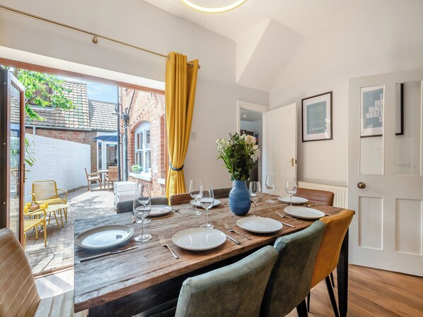 Dining - 4 bedroom accommodation in Cromer (Cromer)