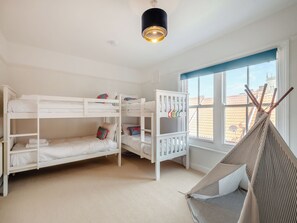 4 soverom, wi-fi (inkludert) og sengetøy