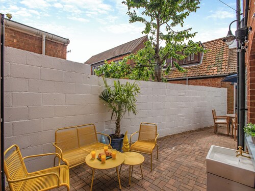 4 bedroom accommodation in Cromer