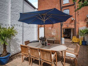 Outdoor dining - 4 bedroom accommodation in Cromer (Cromer)