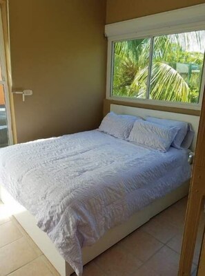 3 habitaciones, tabla de planchar con plancha, wifi y ropa de cama 