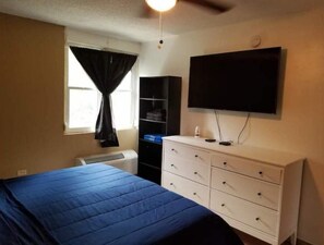 3 slaapkamers, een strijkplank/strijkijzer, wifi, beddengoed