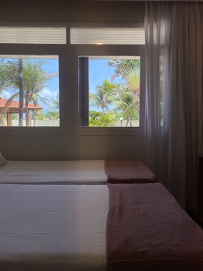 Deluxe Quadruple Room | In-room safe, individually furnished, desk, laptop workspace - Pousada Tropical Ilhas (Aquiraz)