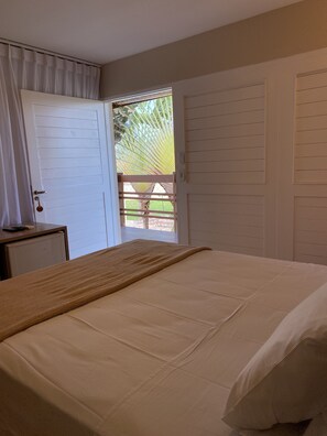 In-room safe, individually furnished, desk, laptop workspace
