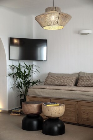 Luxury House, 1 Bedroom, Hot Tub, Ocean View | 1 bedroom, premium bedding, in-room safe, soundproofing