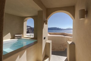 Indoor spa tub - Caldera's Dream Cave House with hot tub (Santorini)