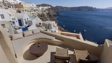 Luxury House, 1 Bedroom, Hot Tub, Ocean View | Terrace/patio