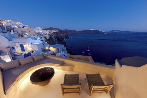 Caldera's Dream Cave House with hot tub