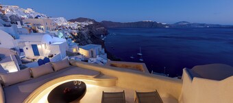 Caldera's Dream Cave House with hot tub