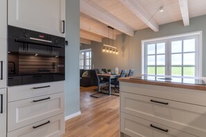 Jääkaappi, uuni, liesi, astianpesukone