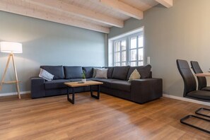 Smart-TV, Kamin, Stereoanlage