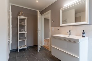 Shower, hair dryer - Doppelhaushälfte in Karolinenkoog (Karolinenkoog)