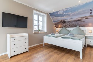 3 bedrooms, desk, iron/ironing board, free WiFi