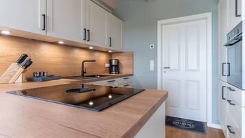 Kühlschrank, Ofen, Herdplatte, Geschirrspüler