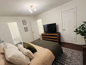 3 chambres, coffre-fort, fer et planche Ă repasser