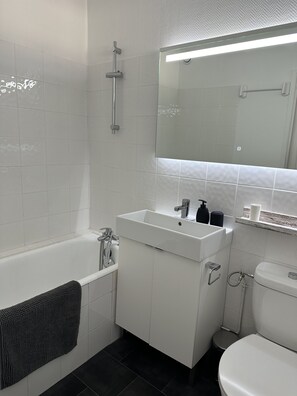 Hair dryer, towels, toilet paper - Studio Avec Piscine sur Toit Terrasse (Marseille)