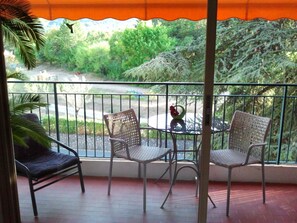 Outdoor dining - Studio Pour Cures Thermales Entièrement Refait et Équipé Pour 2 Personnes (Gréoux-les-Bains)