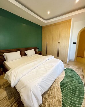 3 quartos, ferros/tábuas de passar roupa, Wi-Fi, roupa de cama