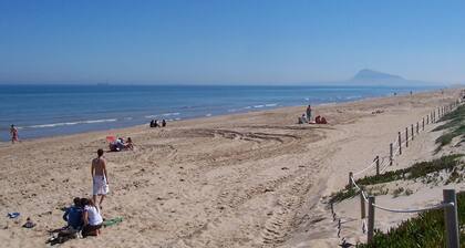 Amplio, Apartamento en Playa de Oliva 70 mts del Mar. Restaurantes Supermercados