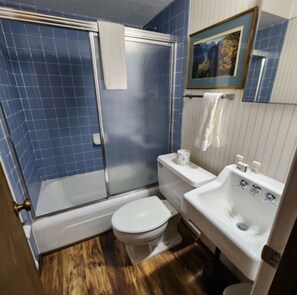 مجففات شعر، مناشف، صابون، شامبو