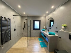 Hair dryer, towels, soap, toilet paper - Villa Moritz (La Puntilla)