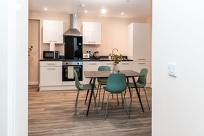 Apartment | Private kitchen - Captivating 2-bed Apartment in Manchester (Manchester)
