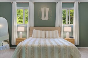 5 bedrooms, iron/ironing board, WiFi, bed sheets - Lakeside Paradise Escape/Jet Ski & Kayak Adventure (Dandridge)