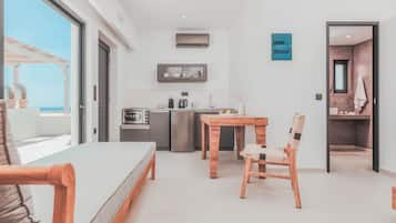 Apartment 7 | Private kitchen | Fridge, oven, stovetop, espresso maker