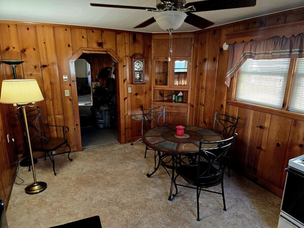 Dining - Private Home To View 2024 Solar Eclipse (Botkins)