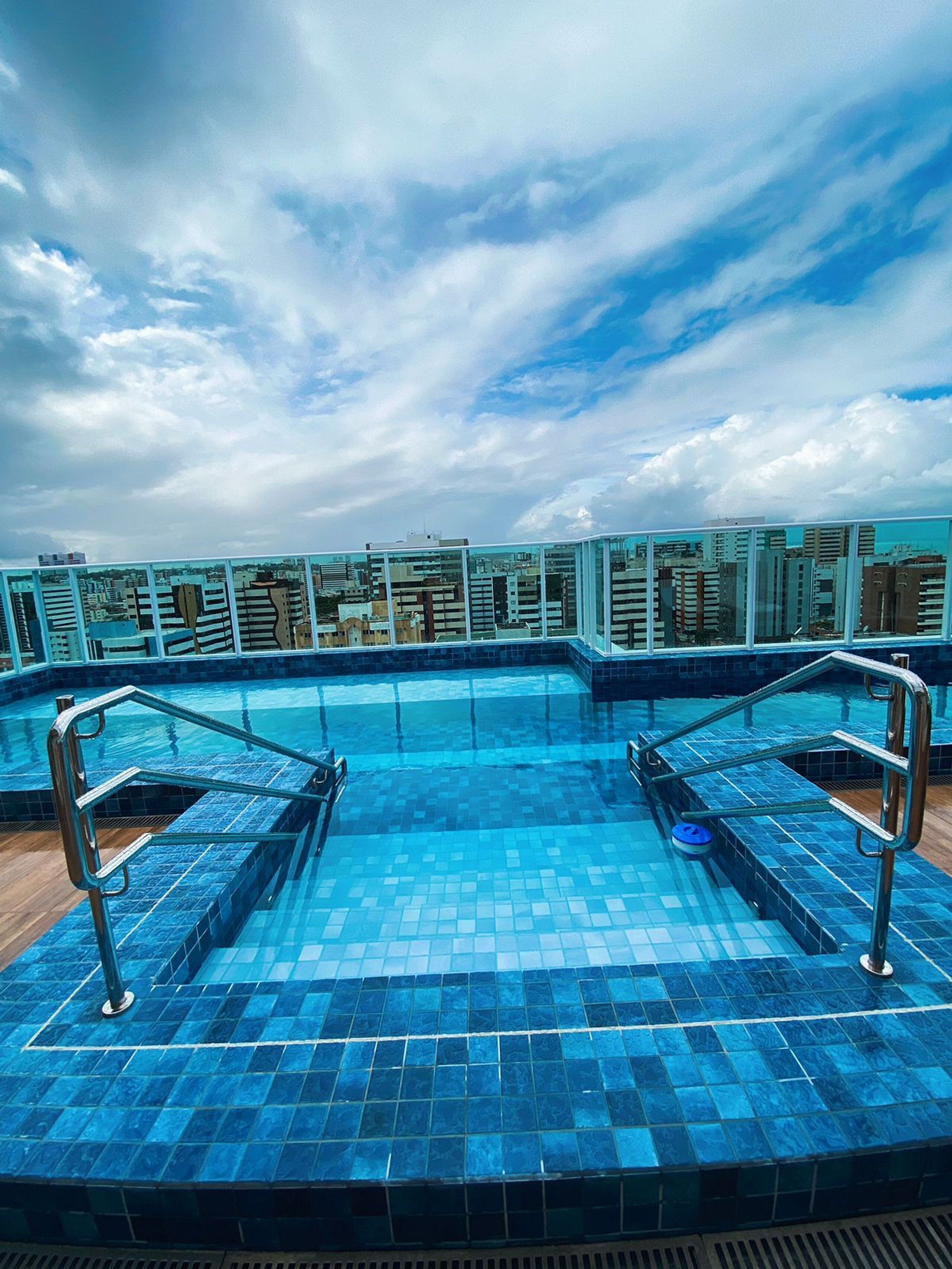 8 piscinas externas