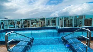 8 piscinas externas