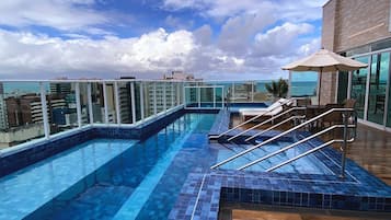 8 piscinas al aire libre