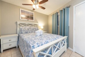 1 bedroom, iron/ironing board, free WiFi, bed sheets - STUNNING OCEANFRONT 1BR VILLA WITH POOL & BEACH ACCESS HILTON HEAD (Hilton Head Island)