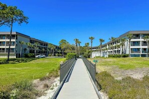 Property grounds - Oceanfront Villa w/Pool & Beach Access Hilton Head (Hilton Head Island)
