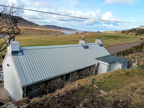 The Captains - Nautical themed traditional crofters cottage