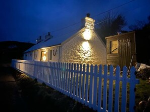 Exterior - The Captains - Nautical themed traditional crofters cottage (Bettyhill)