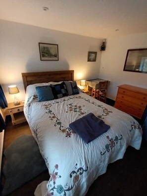 2 bedrooms, desk, free WiFi, bed sheets - The Captains - Nautical themed traditional crofters cottage (Bettyhill)