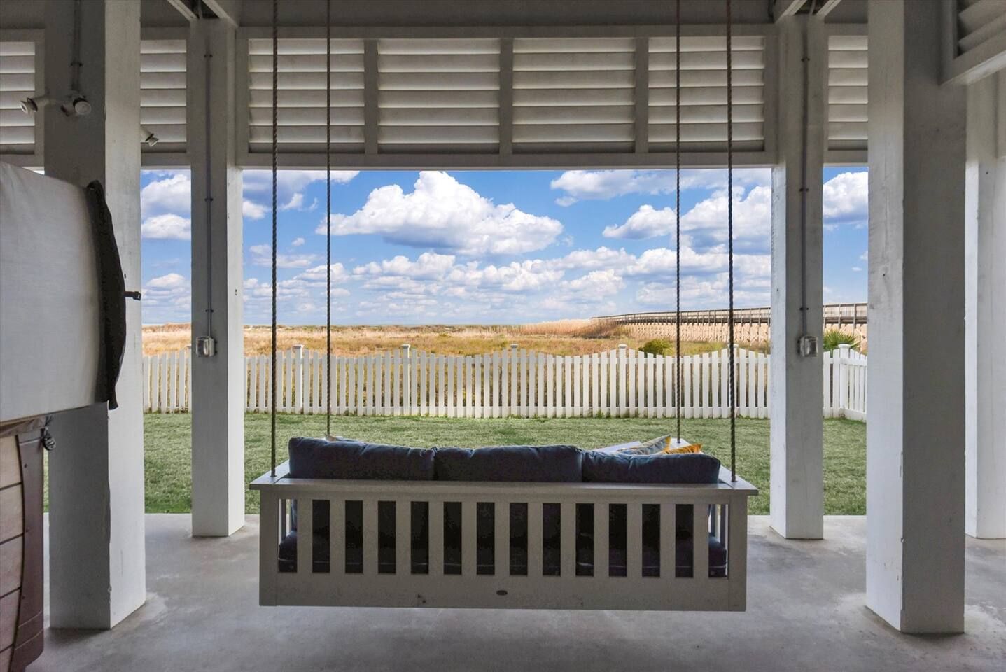 Daybed next to the swim spa