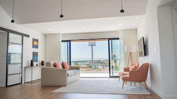 Gallery Apartment | Living area | Flat-screen TV