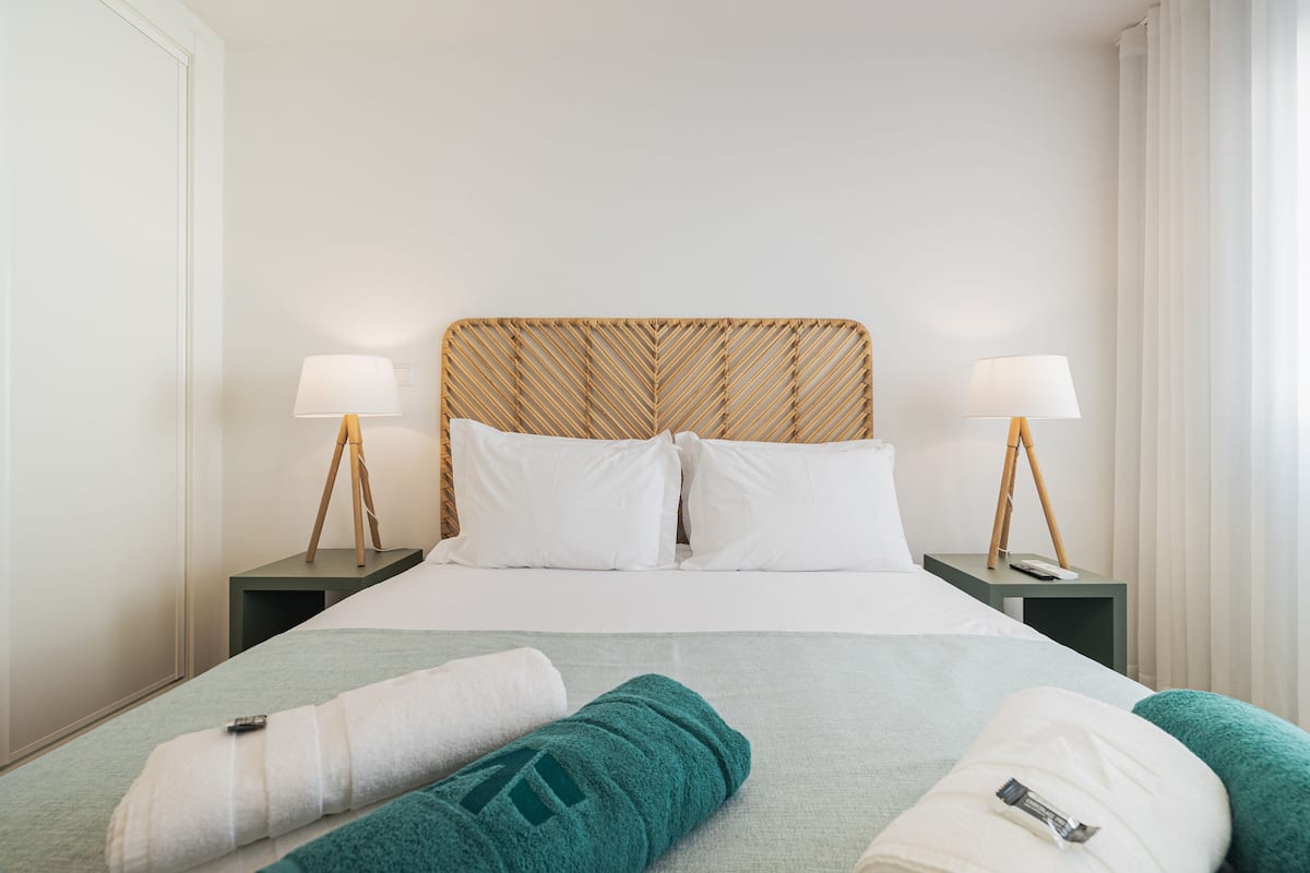 2 bedrooms, soundproofing, free WiFi, wheelchair access