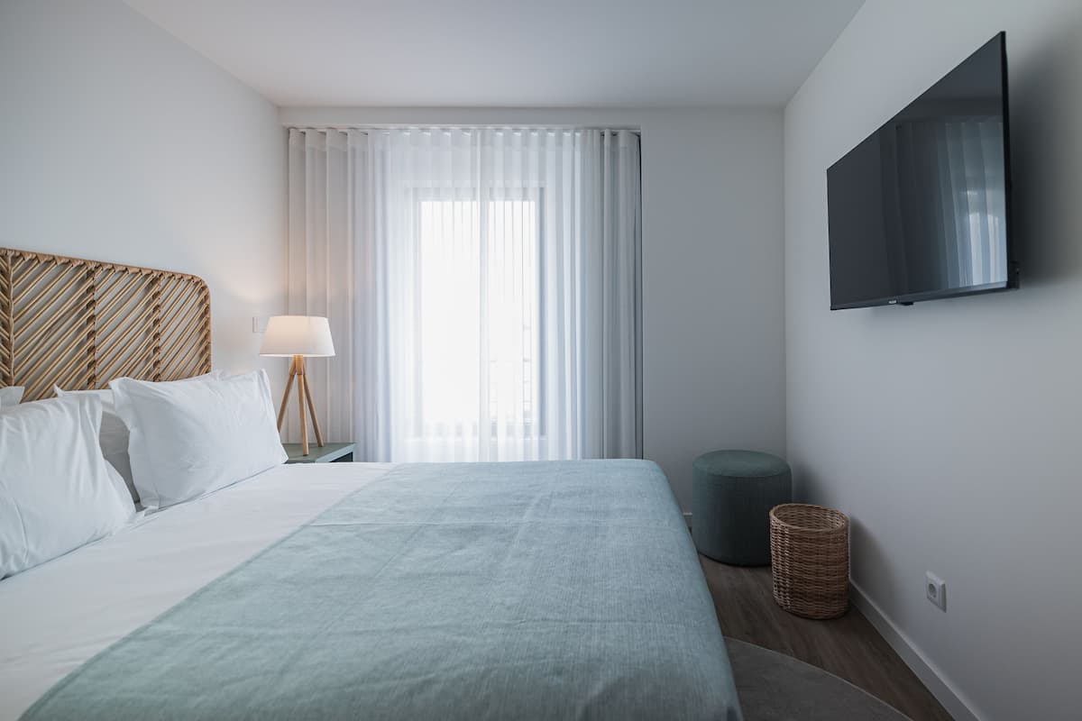 2 bedrooms, soundproofing, free WiFi, wheelchair access