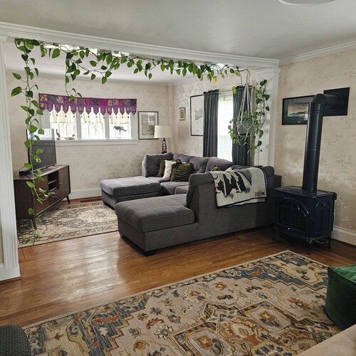 Spacious Private Guest Suite near Colgate
